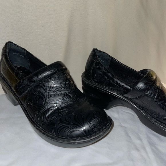 b.o.c. black leather loafer (nursing clogs) - Picture 2 of 8